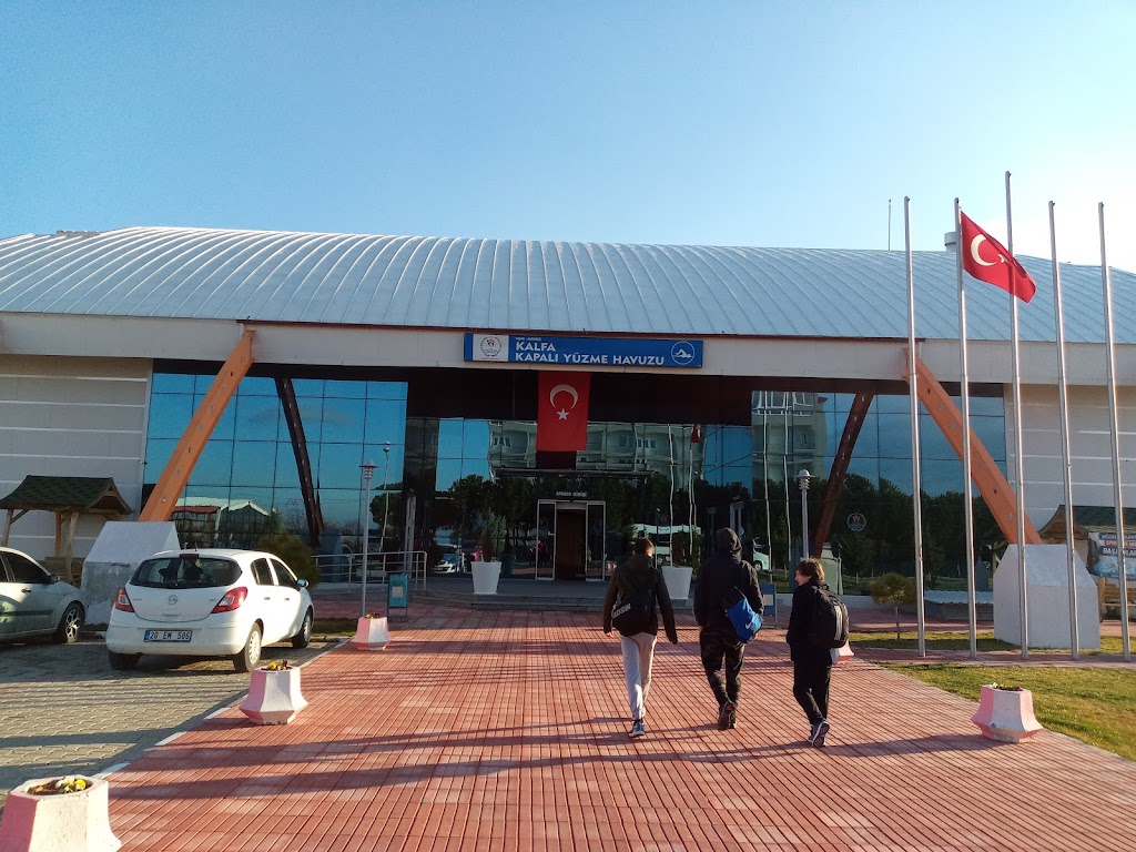 Kalfa Kapali Yuzme Havuzu