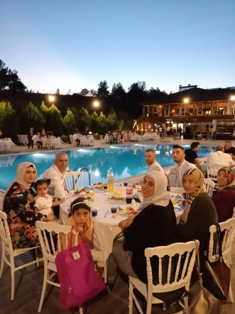 Sıraç Doğal Yaşam — Yüzme Havuzları, Merkez · fotoğraf 3