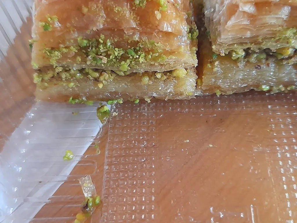 Çınarcık Tatlıcısı — Pastaneler, Çınarcık · fotoğraf 1
