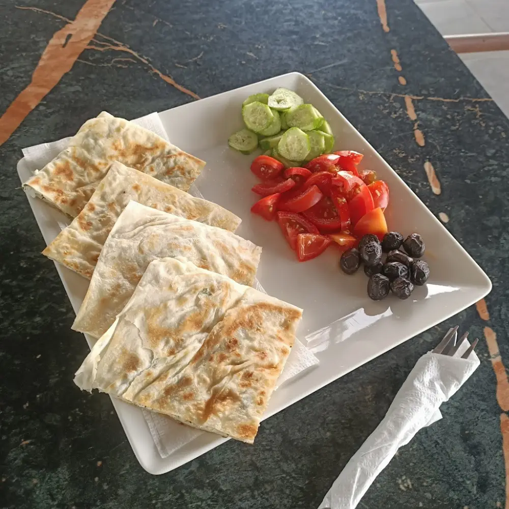 LA BELLA dondurma waffle kumpir künefe kahve tatlı pasta cheescake ve kahvalti — Pastaneler, Çınarcık · fotoğraf 2