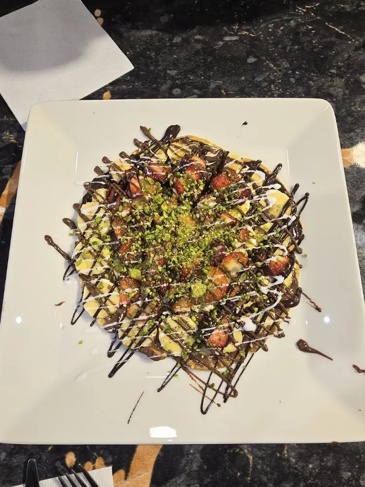 LA BELLA dondurma waffle kumpir künefe kahve tatlı pasta cheescake ve kahvalti — Pastaneler, Çınarcık · fotoğraf 3