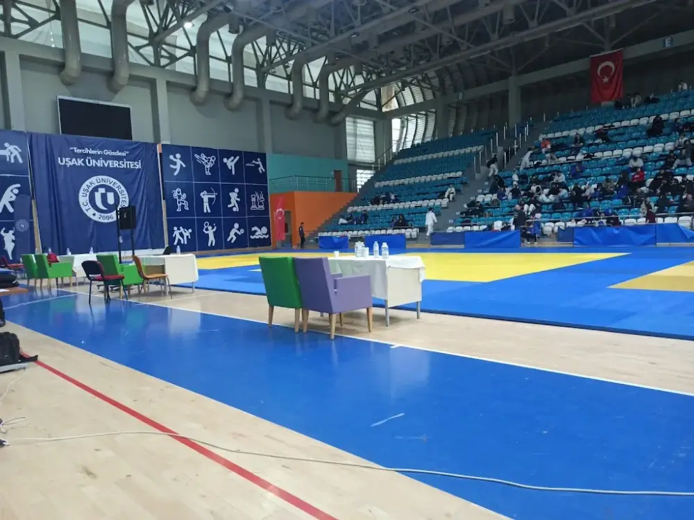 Uşak Üniversitesi Spor Salonu — Yüzme Havuzları, Merkez · fotoğraf 5