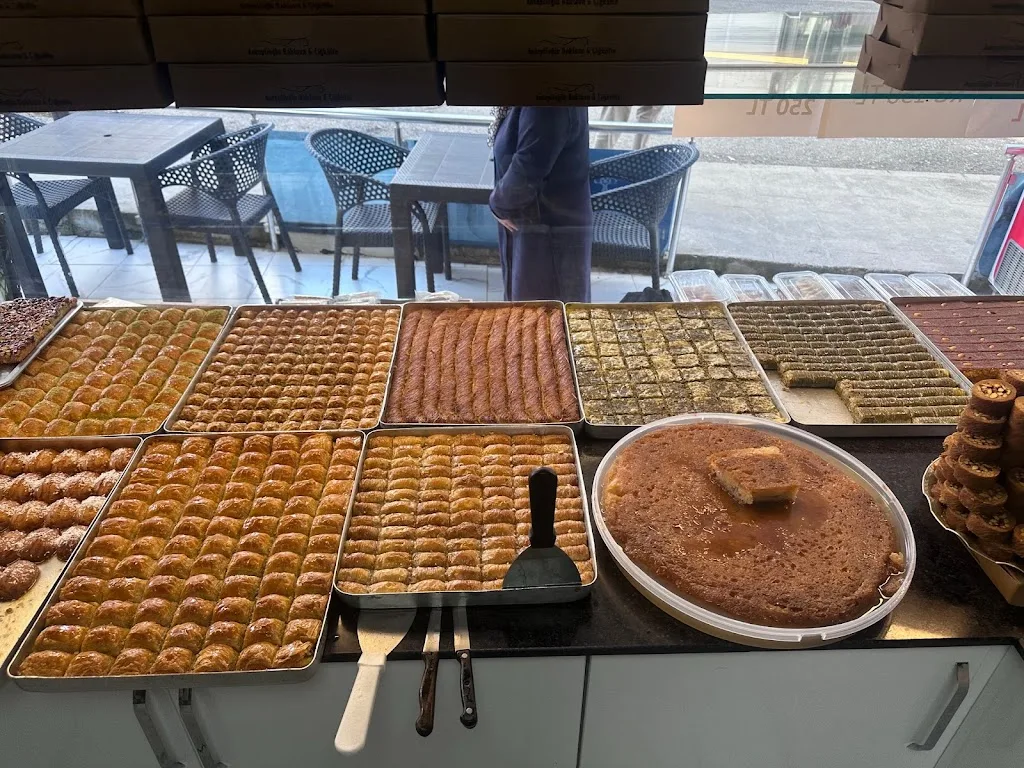 Umut Çiğköfte&Baklava&Ekler — Pastaneler, Çınarcık · fotoğraf 1
