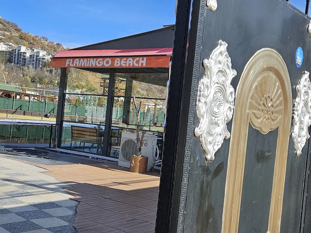 Flamingo Havuz Cafe & Restaurant — Yüzme Havuzları, Merkez · fotoğraf 1