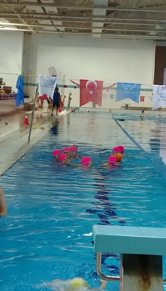 Mehmet Akif Ersoy Kapalı yüzme havuzu — Yüzme Havuzları, Ortahisar · fotoğraf 4