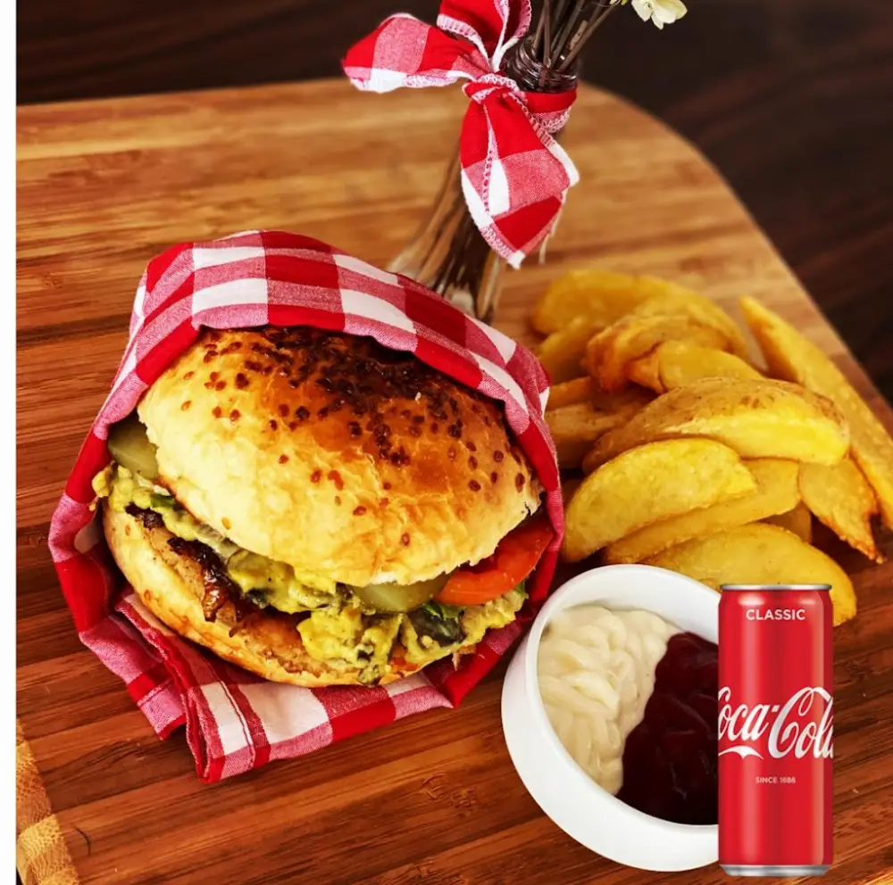 Gardenia Caffee & Restaurant — Bilardo Salonları, Çınarcık · fotoğraf 4