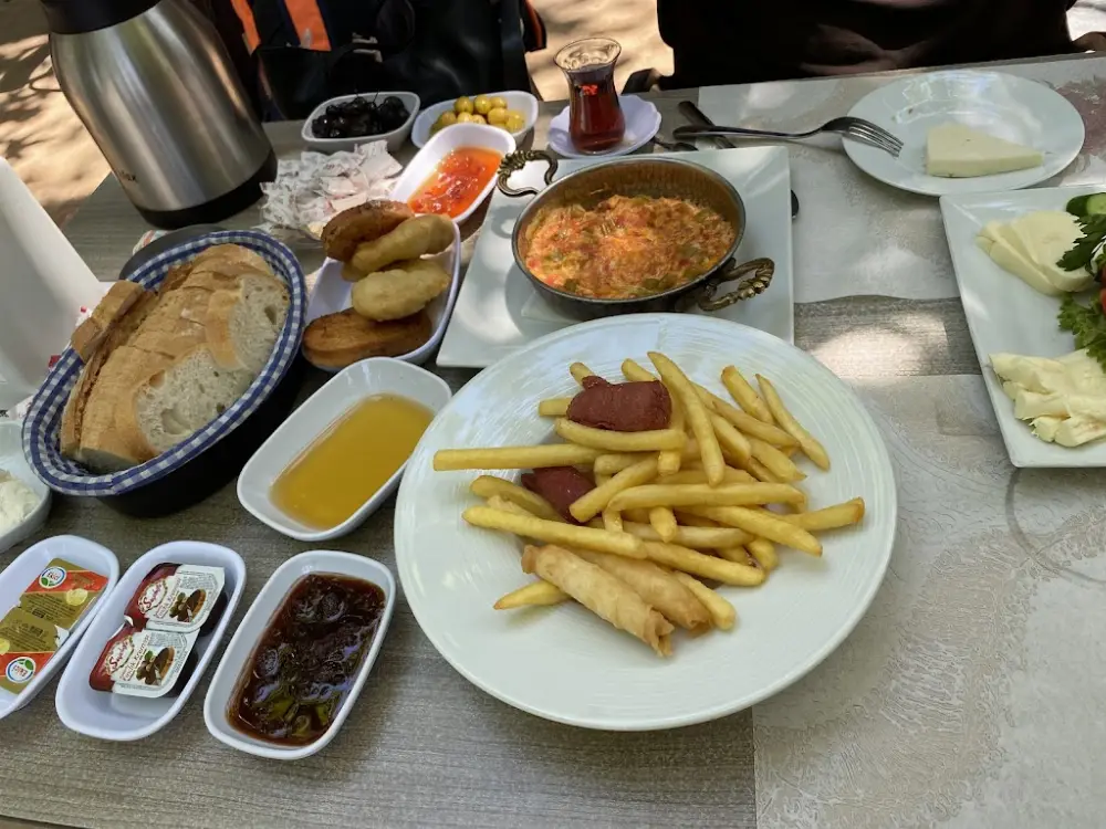 Çınaraltı Aile Çay Bahçesi — Bilardo Salonları, Çınarcık · fotoğraf 2
