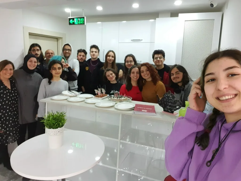 YALOVA AKIN DİL EĞİTİM — Dil Kursları, Merkez · fotoğraf 1