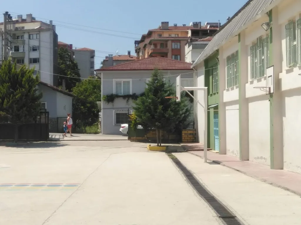 Hüdaverdi Aydın İlkokulu — İlköğretim, Orta öğretim ve Liseler, Çınarcık · fotoğraf 1