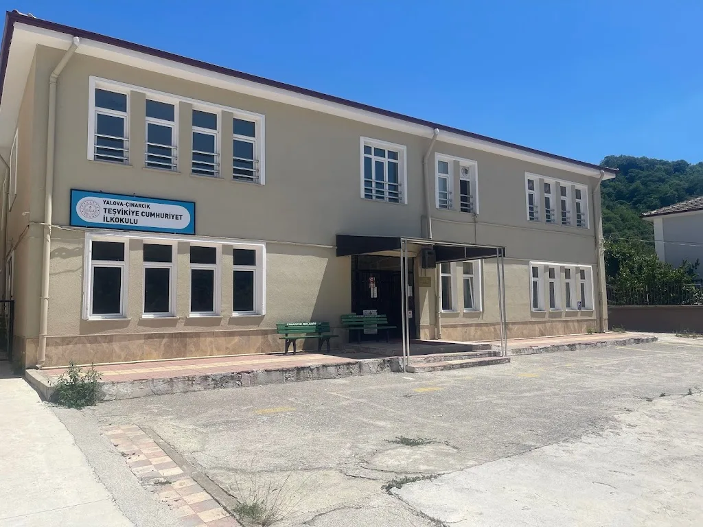 Teşvikiye Cumhuriyet İlkokulu — İlköğretim, Orta öğretim ve Liseler, Çınarcık · fotoğraf 1