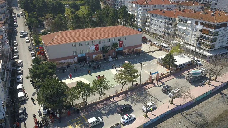 Firuzan Kınal İO — İlköğretim, Orta öğretim ve Liseler, Çınarcık · fotoğraf 1