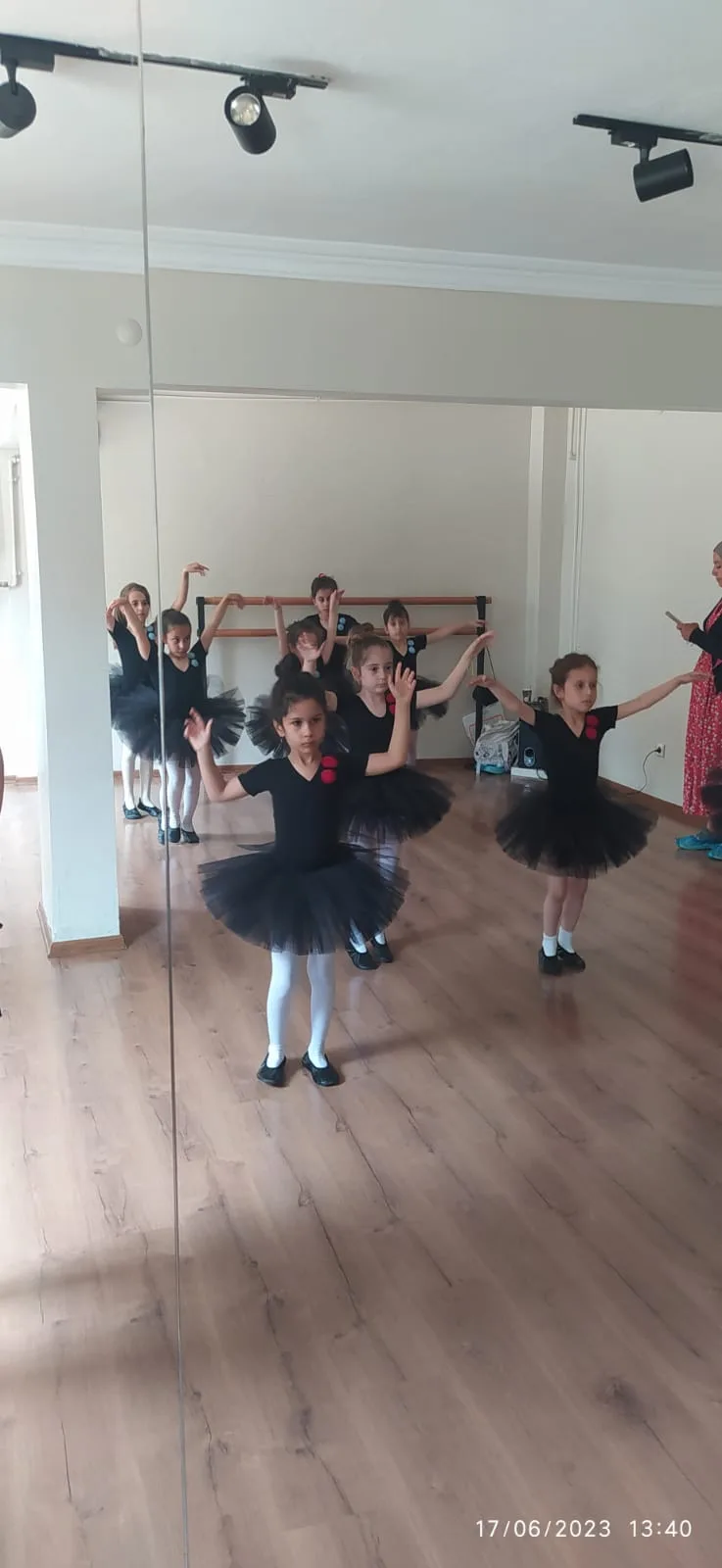 Yalova Dans Bale Kursu Okulu Düğün Dansı, Salsa, Bachata, Tango, Hip Hop, Oryantal, K Pop, Modern Dance, Çocuk Dansı, Zumba — Dans Okulları, Merkez · fotoğraf 1