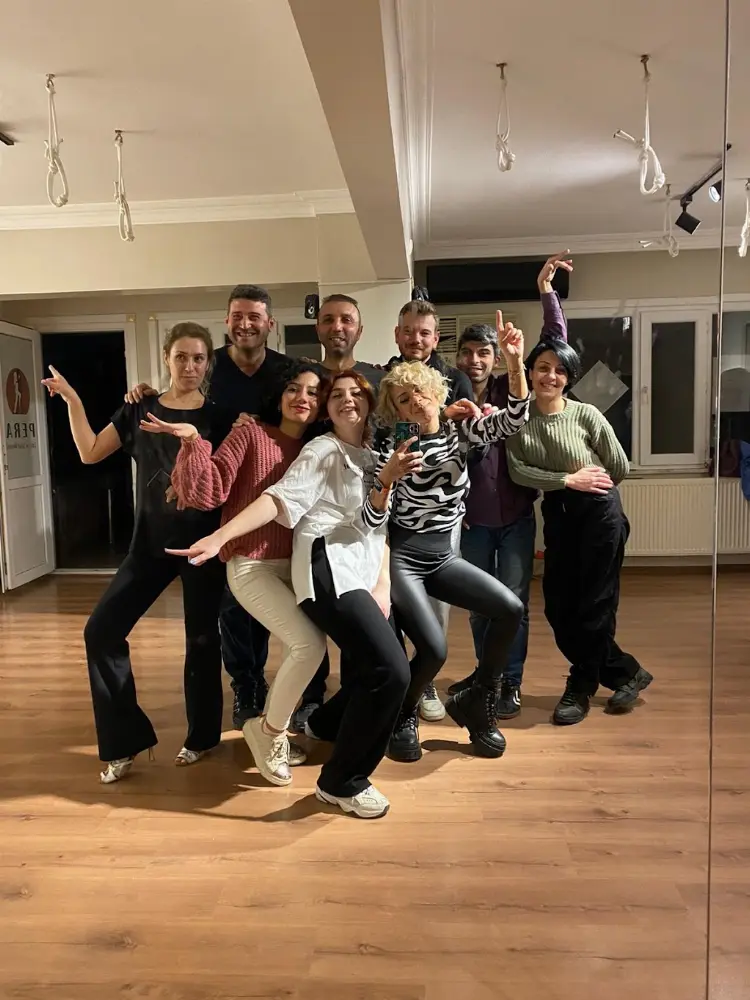 Yalova Dans Bale Kursu Okulu Düğün Dansı, Salsa, Bachata, Tango, Hip Hop, Oryantal, K Pop, Modern Dance, Çocuk Dansı, Zumba — Dans Okulları, Merkez · fotoğraf 4