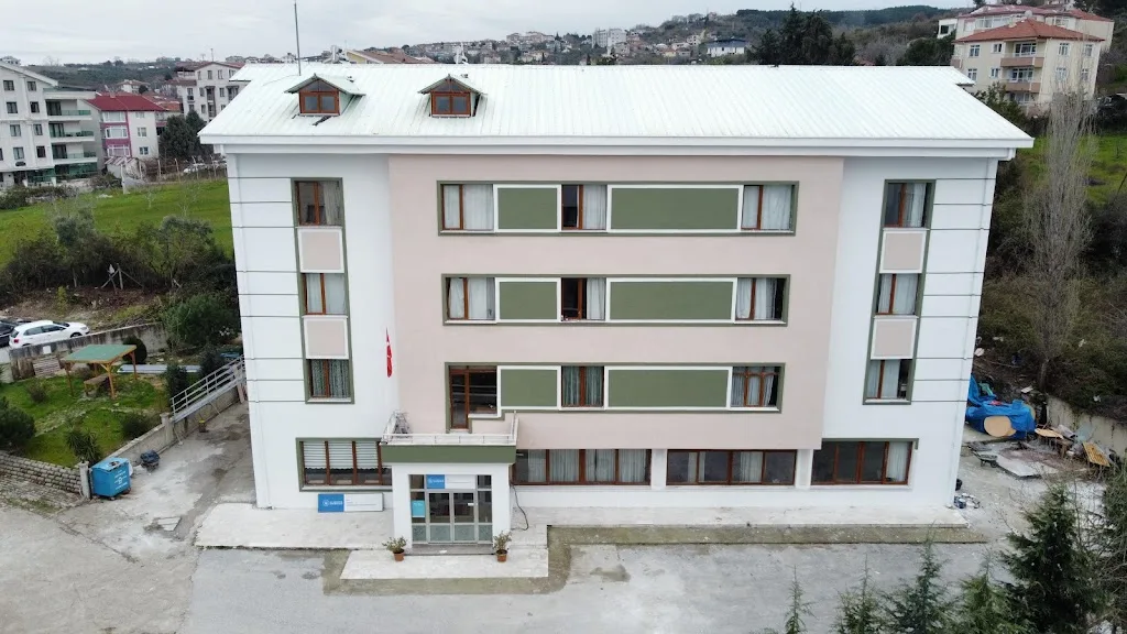 Çınarcık Erkek Öğrenci Yurdu — Öğrenci Yurtları, Çınarcık · fotoğraf 1