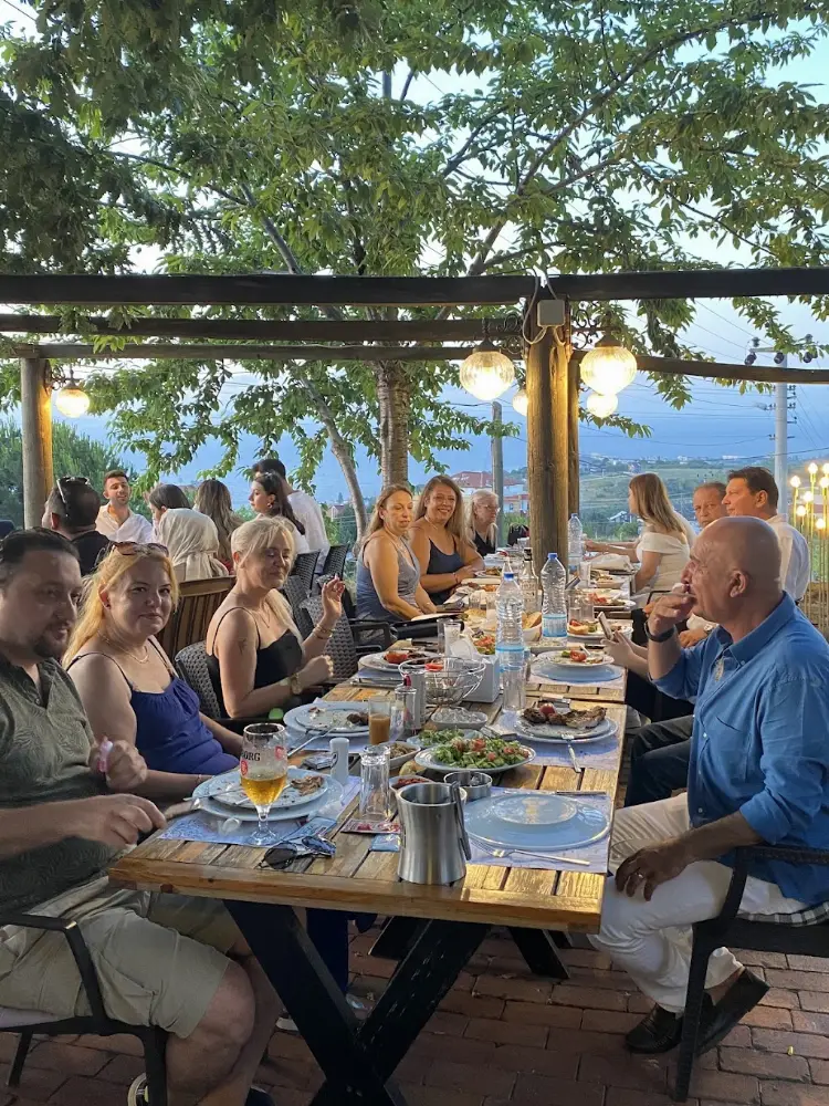 Hasanbaba Ender'in Yeri Et Mangal Restaurant — Balık Lokantaları, Çınarcık · fotoğraf 3