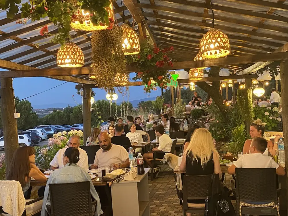 Hasanbaba Ender'in Yeri Et Mangal Restaurant — Balık Lokantaları, Çınarcık · fotoğraf 4