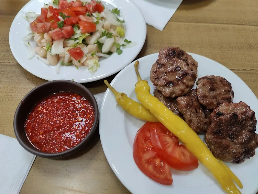 İrem Köfte Salonu — Balık Lokantaları, Merkez · fotoğraf 4