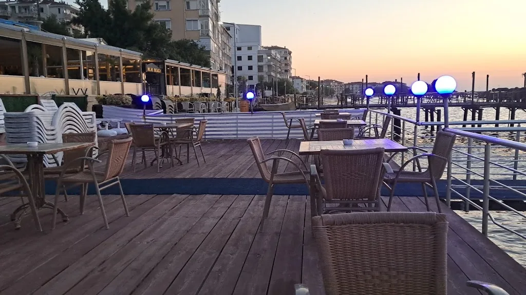 Çamlık Beach — Balık Lokantaları, Çınarcık · fotoğraf 1