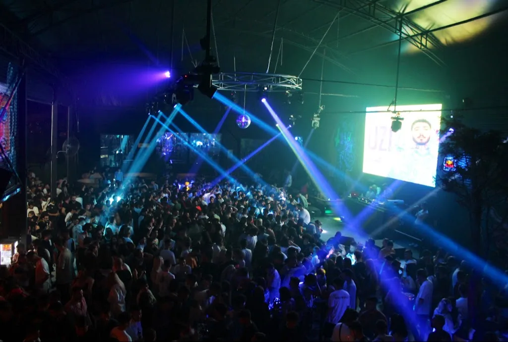 Arkadaş beach club — Balık Lokantaları, Çınarcık · fotoğraf 1