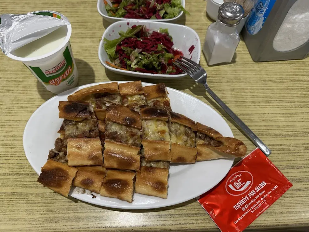 Teşvikiye Pide Salonu — Balık Lokantaları, Çınarcık · fotoğraf 2