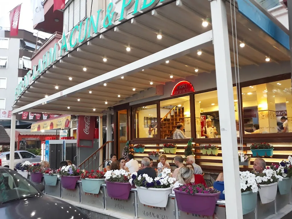Fırat Lahmacun Pide Salonu — Balık Lokantaları, Çınarcık · fotoğraf 1