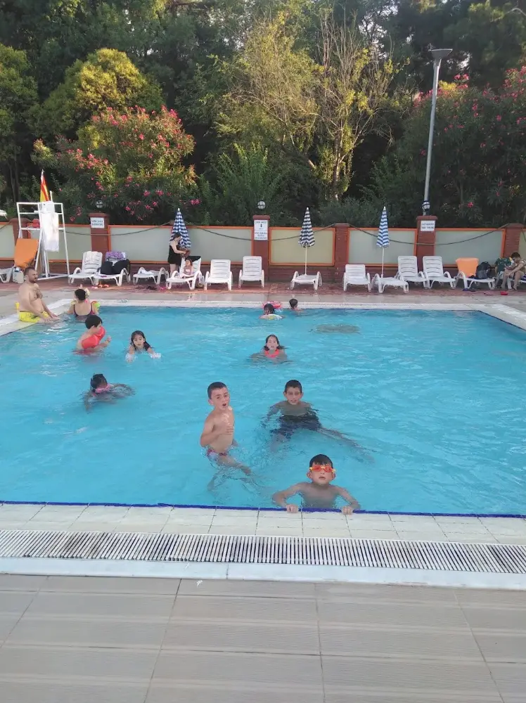 Ktü Sahil Tesisleri — Yüzme Havuzları · fotoğraf 3