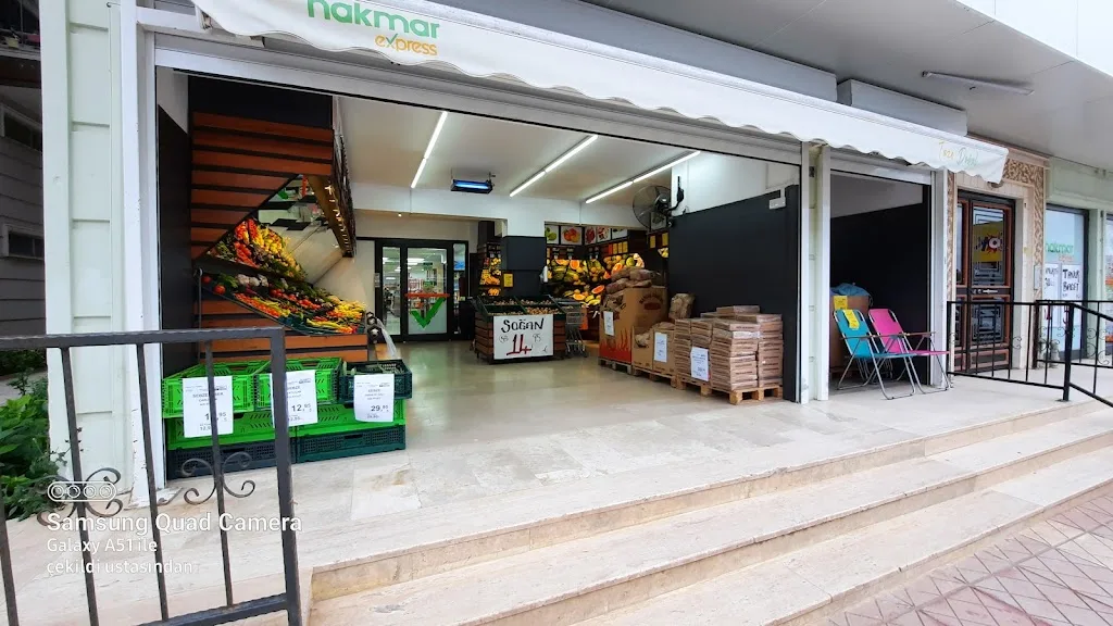 Hakmar — Marketler, Çınarcık · fotoğraf 1