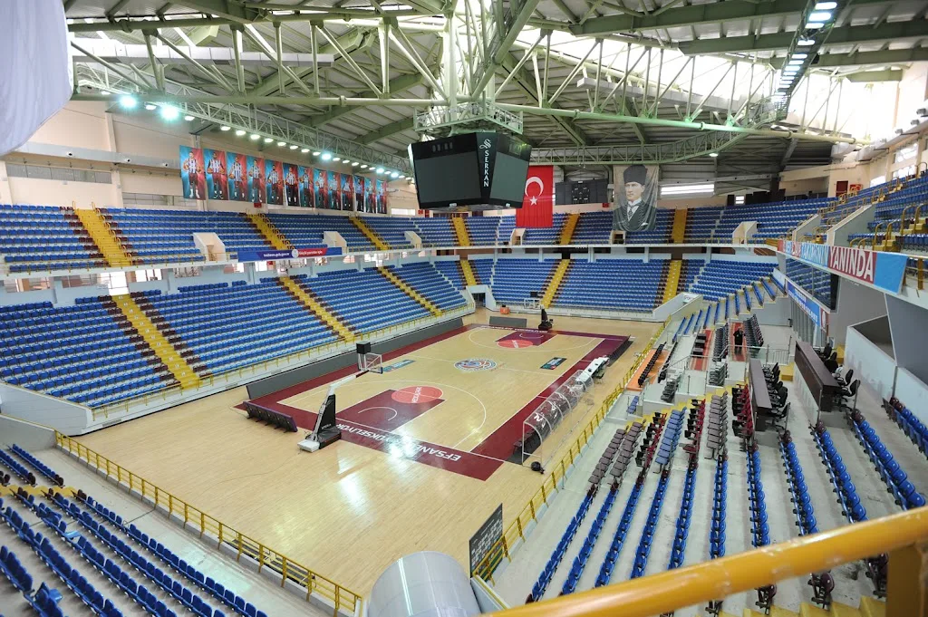 Hayri Gür Spor Salonu