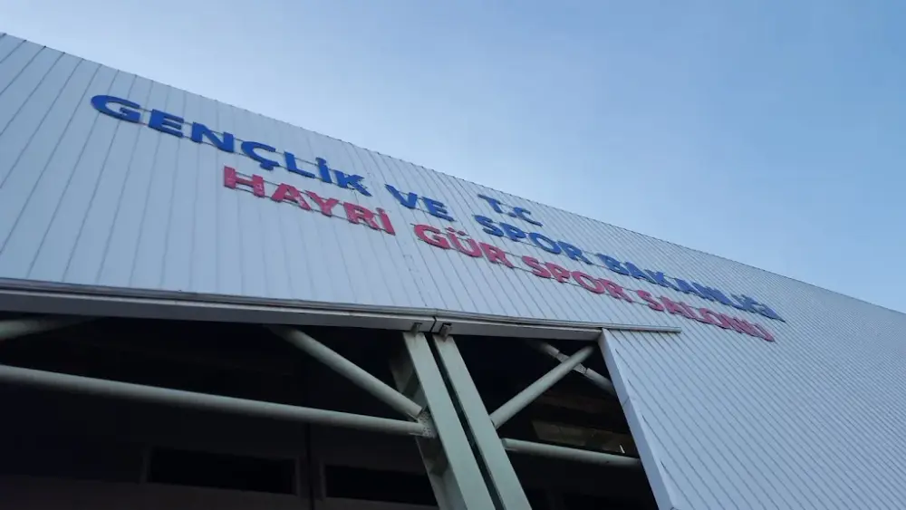Hayri Gür Spor Salonu — Yüzme Havuzları, Ortahisar · fotoğraf 5