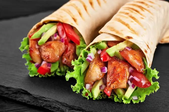 Yıldız yaprak döner — Kebapçılar, Çınarcık · fotoğraf 2