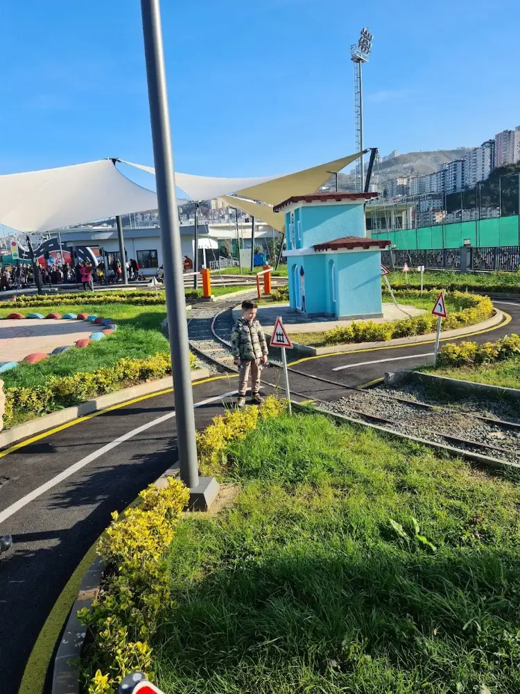 TRABZON GENÇLİK VE SPOR İL MÜDÜRLÜĞÜ — Yüzme Havuzları, Ortahisar · fotoğraf 2