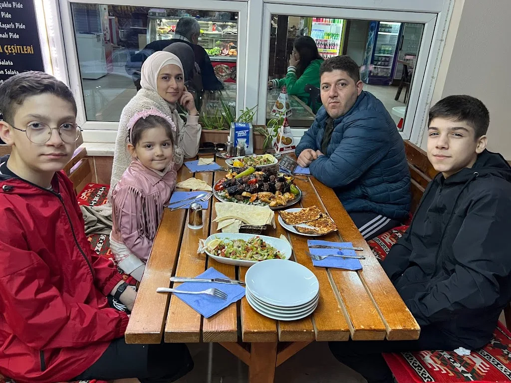 Gaziantep Enes Kebap Pide Lahmacun Salonu — Kebapçılar, Çınarcık · fotoğraf 1