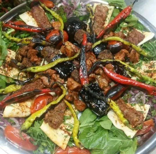 TEŞVİKİYE KEBAP SALONU — Kebapçılar, Çınarcık · fotoğraf 2