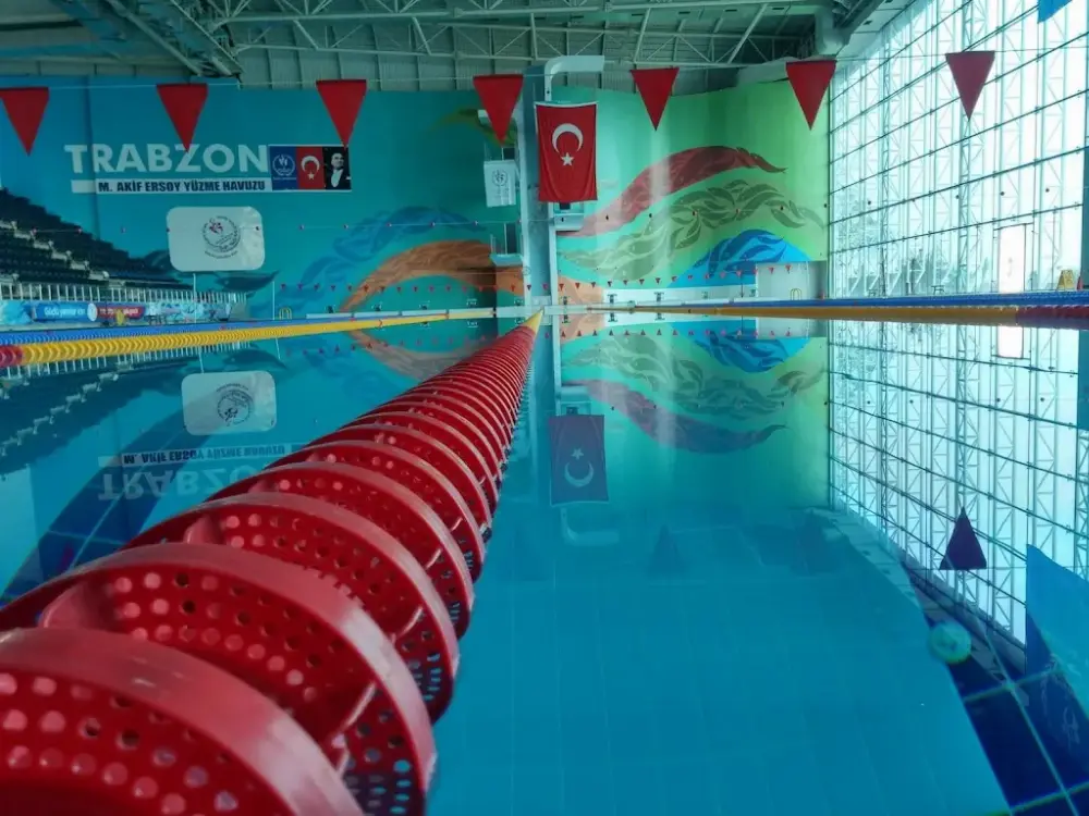Karadeniz Yüzme Kulübü — Yüzme Havuzları, Ortahisar · fotoğraf 2