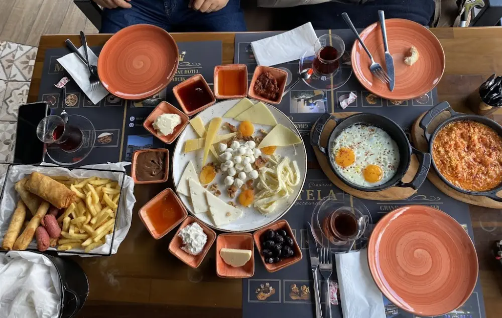 Müptela Cafe & Restaurant — Kafeler, Çınarcık · fotoğraf 2