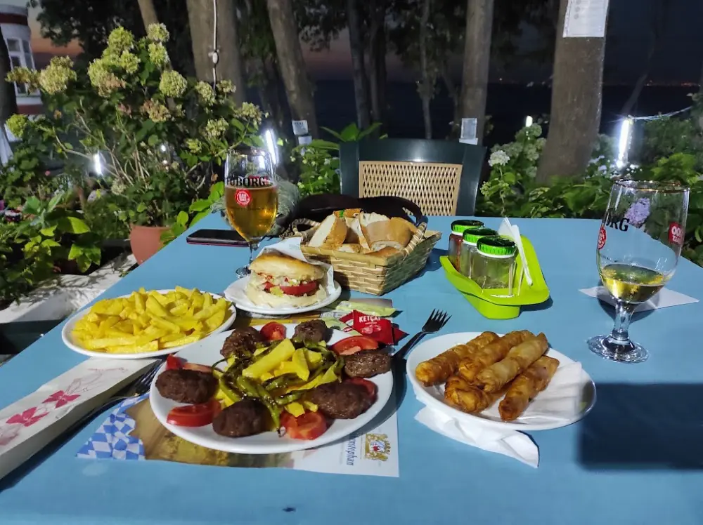 Kestanelik Aile Çay Bahçesi — Kafeler, Çınarcık · fotoğraf 2