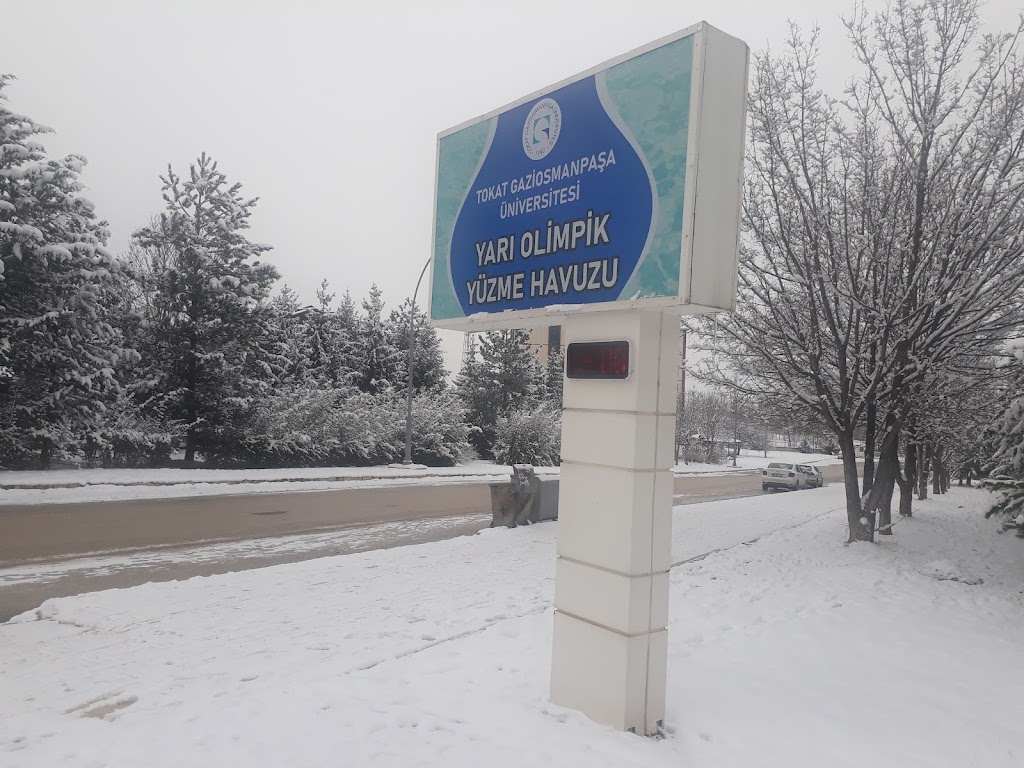 Tokat Gaziosmanpaşa Üniversitesi Yarı Olimpik Yüzme Havuzu
