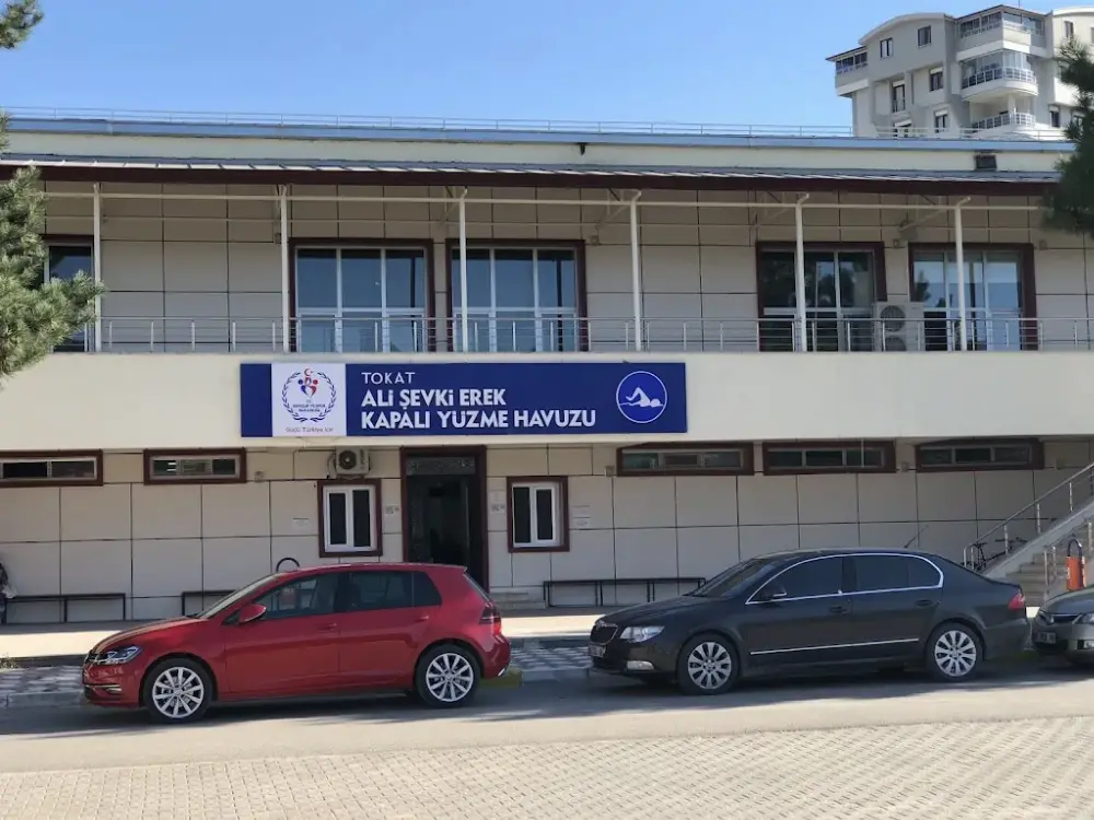 Ali Şevki Erek Yüzme Havuzu — Yüzme Havuzları, Merkez · fotoğraf 4