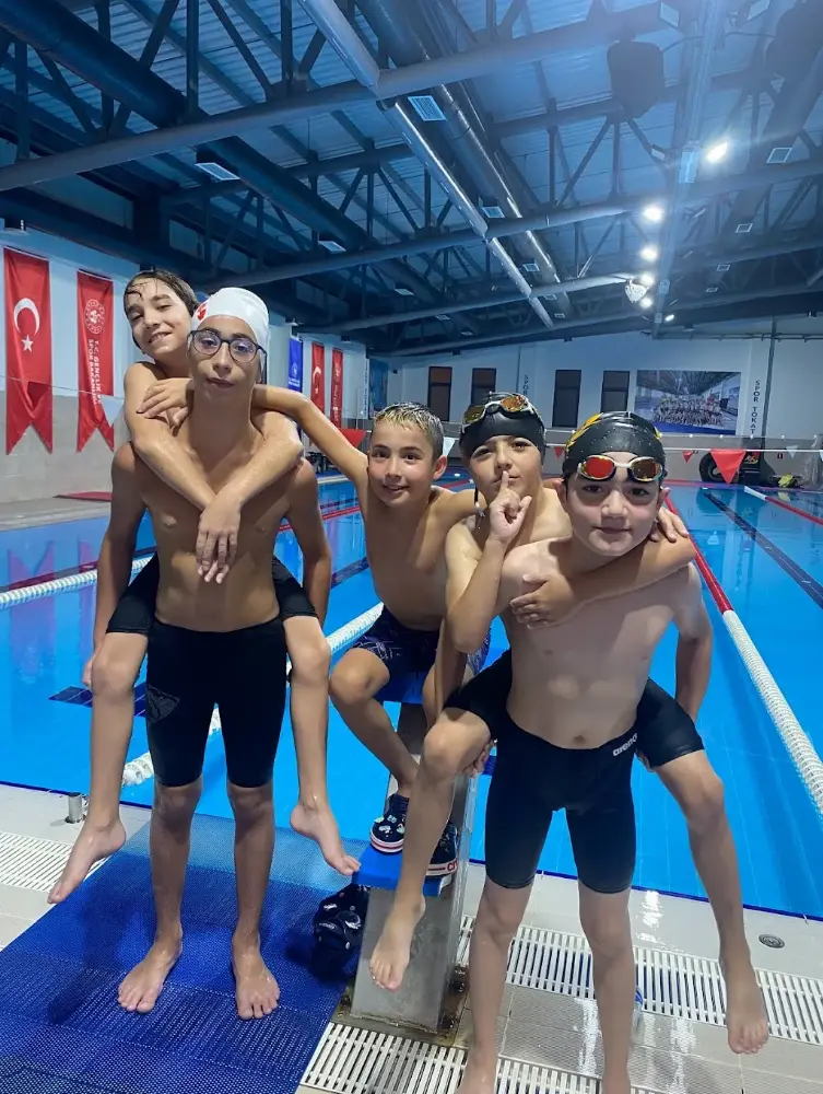Topçubağı Yüzme Havuzu — Yüzme Havuzları, Merkez · fotoğraf 3