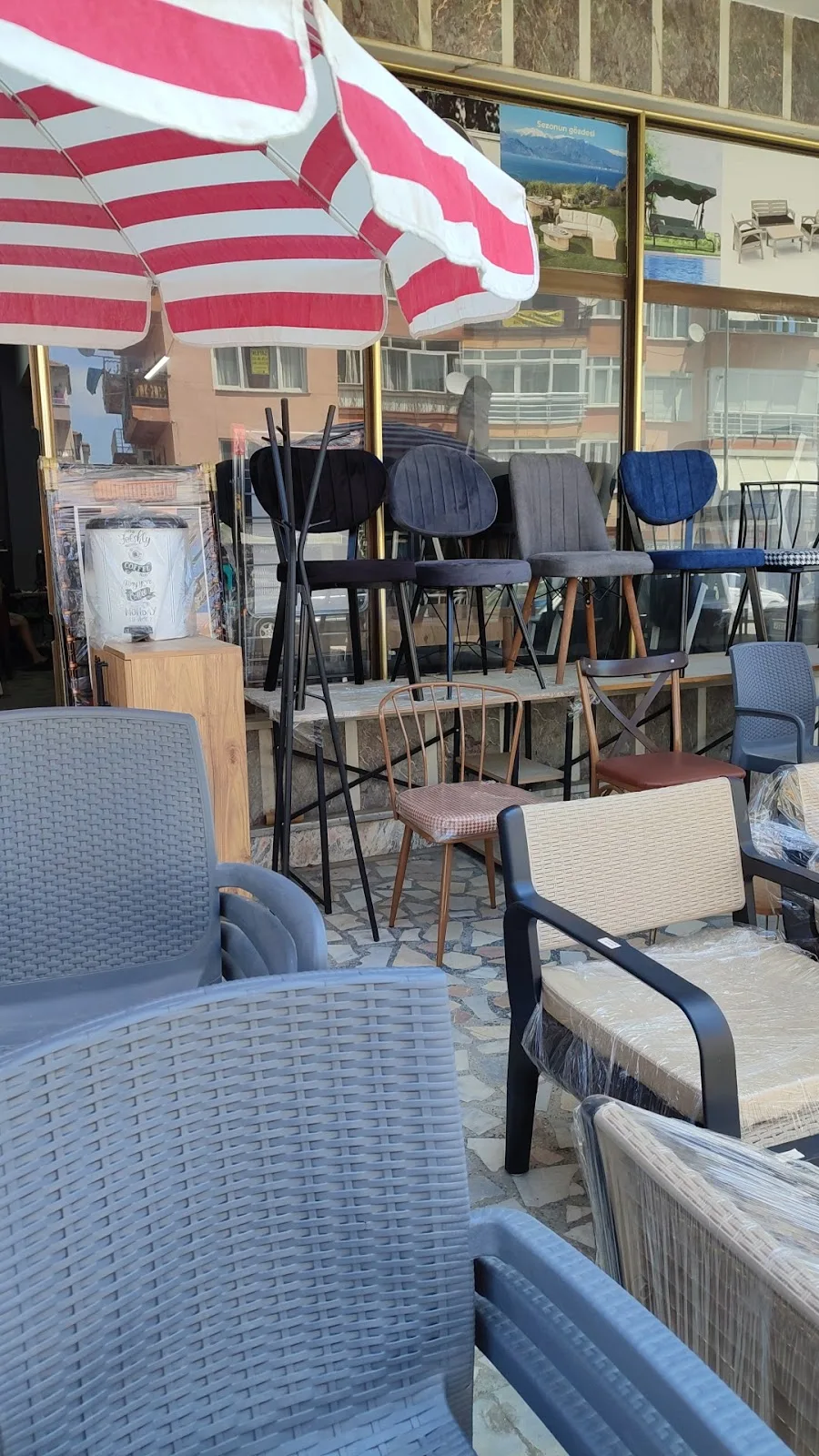 Öykü bahçe ve aksesuar — Mobilya, Çınarcık · fotoğraf 1