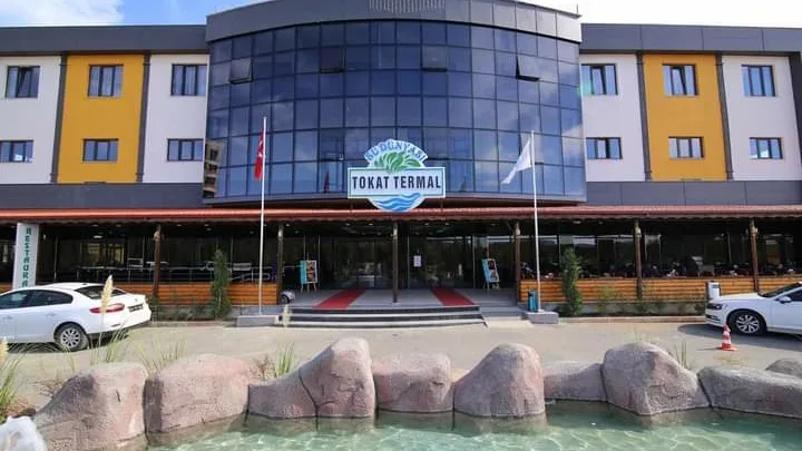 TOKAT TERMAL OTEL — Yüzme Havuzları, Sulusaray · fotoğraf 1