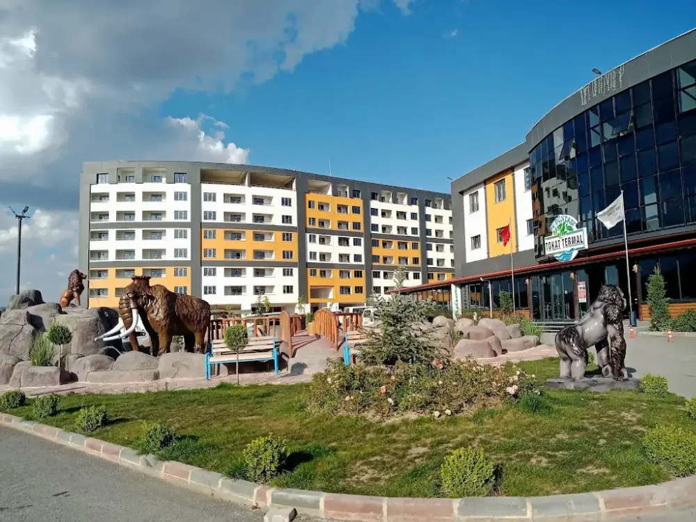 TOKAT TERMAL OTEL — Yüzme Havuzları, Sulusaray · fotoğraf 2