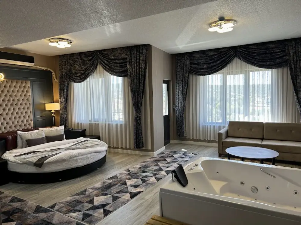 TOKAT TERMAL OTEL — Yüzme Havuzları, Sulusaray · fotoğraf 5