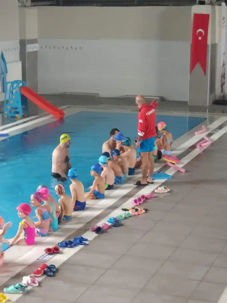 Mustafa Kemal Atatürk Yarı Olimpik Yüzme Havuzu — Yüzme Havuzları, Çorlu · fotoğraf 3