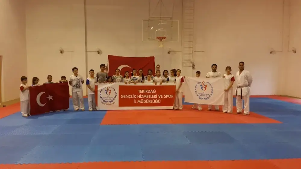Atatürk Spor Salonu — Yüzme Havuzları, Süleymanpaşa · fotoğraf 4