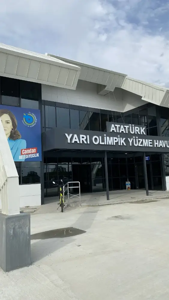 Çerkezköy Belediyesi Yarı Olimpik Kapalı Yüzme Havuzu Kompleksi — Yüzme Havuzları, Çerkezköy · fotoğraf 2