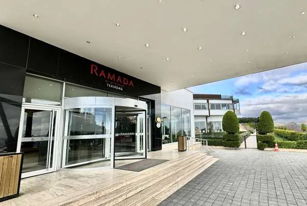 Ramada by Wyndham Tekirdag — Yüzme Havuzları, Süleymanpaşa · fotoğraf 1