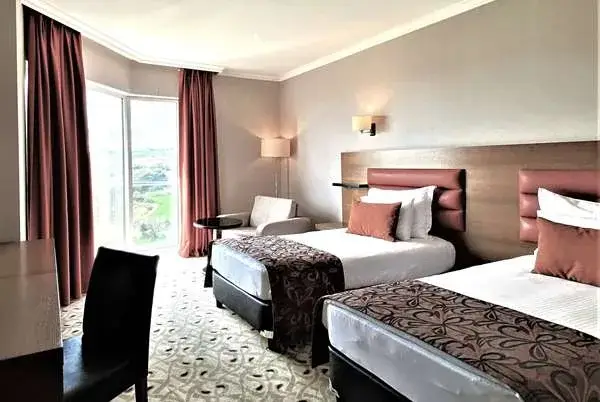 Ramada by Wyndham Tekirdag — Yüzme Havuzları, Süleymanpaşa · fotoğraf 4
