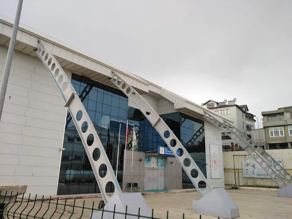 Gençlik Spor Yüzme Havuzu — Yüzme Havuzları, Merkez · fotoğraf 1