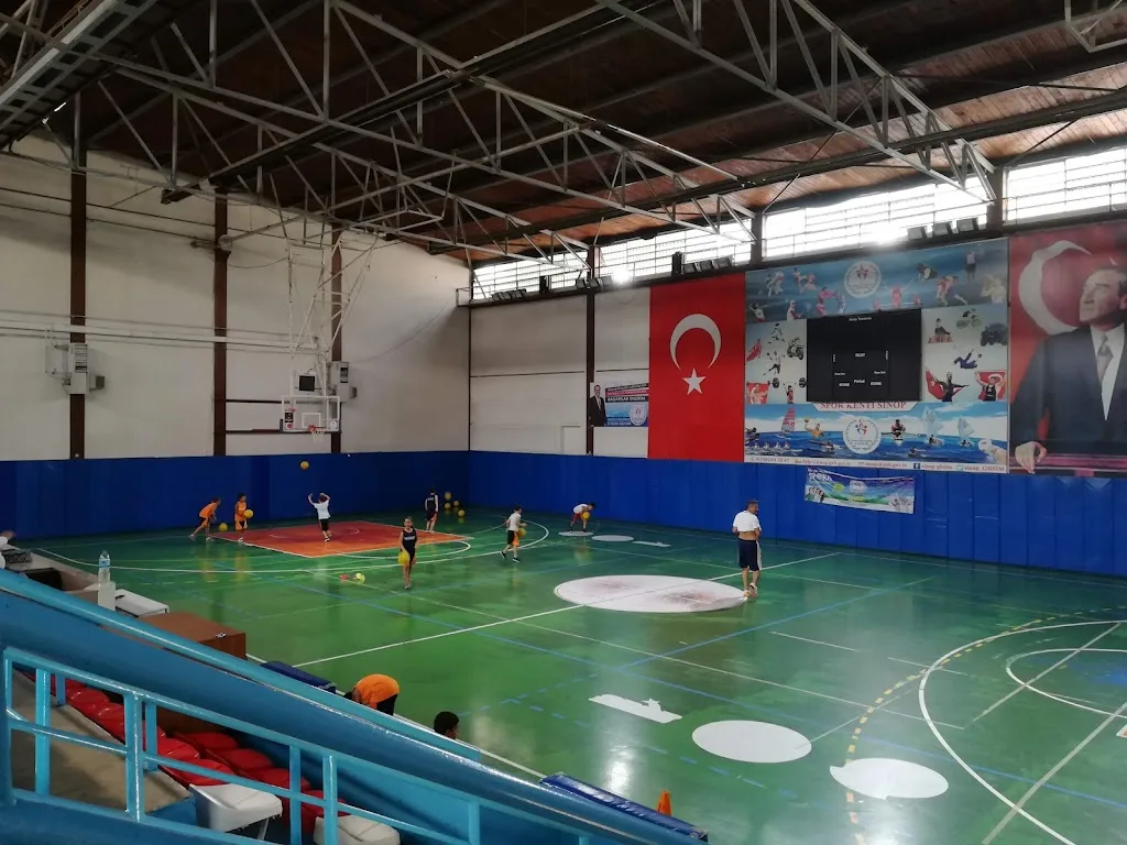 Atatürk Spor Salonu — Yüzme Havuzları, Merkez · fotoğraf 1